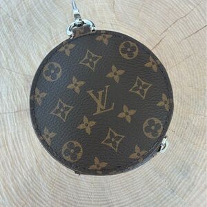 Louis Vuitton Circle Coin Wallet - UNIQUE FIND